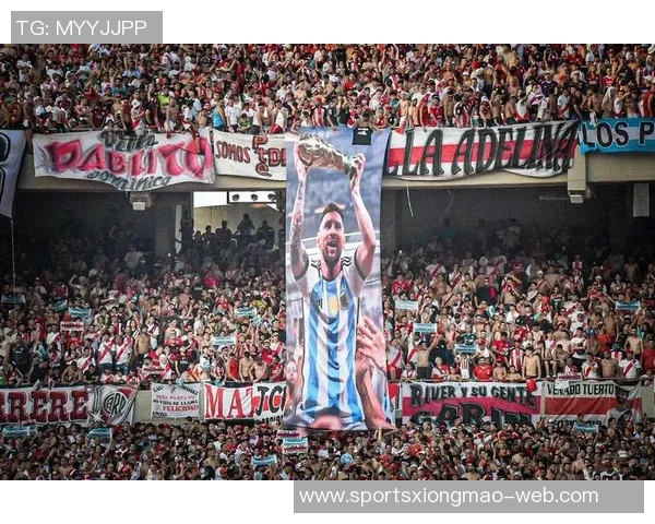 梅西杯青少年锦标赛盛大开幕梅西苏亚雷斯亲临现场助阵巴萨对决河床